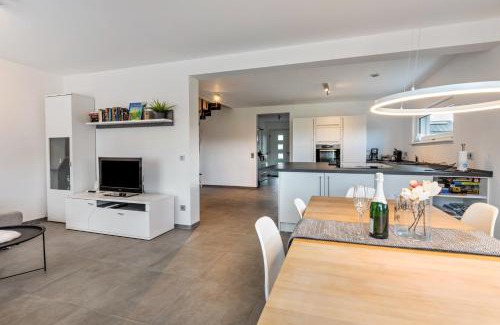 Hilzingen Apartment | Experience Elegance at Schmuckstück - Top Rated & Family-Friendly