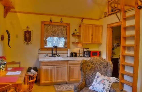 Fredericksburg Cottage | Unforgettable Stay at Schneewittchen Cottage - 10/10 Rated