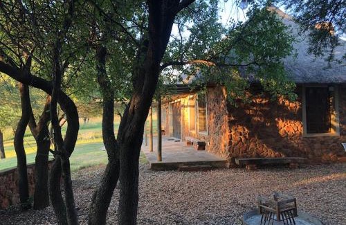 Vredefort Apartment | Family-Friendly Schoemanshof with a 9/10 Guest Rating