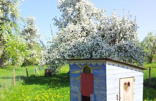Walddorfhaslach Apartment | Discover Schoenbuchjuwel: Family-Friendly Retreat Rated 9.3