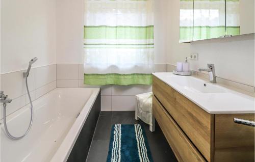 Atzesberg Apartment | Premier Getaway at Schoene Ferienwohnung - Guest Rated 9.7