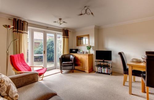 Reydon House | Discover Family-Friendly Comfort at Scholars Cottage