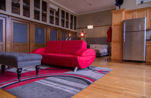 Neighborhood of the Arts Hotel | Stylish School 31 Lofts with Spa and Family Amenities