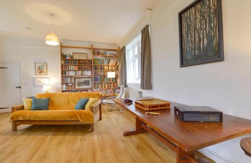 South Brent House | Exceptional School House: 4-Star Stay with Family-Friendly Perks