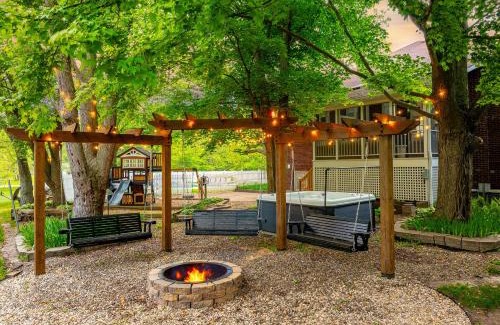 Union Pier House | SchoolHouse now Lux BNB! Gym, Sauna, HotTub, GameRoom