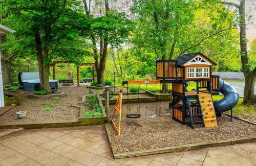 Union Pier House | SchoolHouse now Lux BNB! Gym, Sauna, HotTub, GameRoom