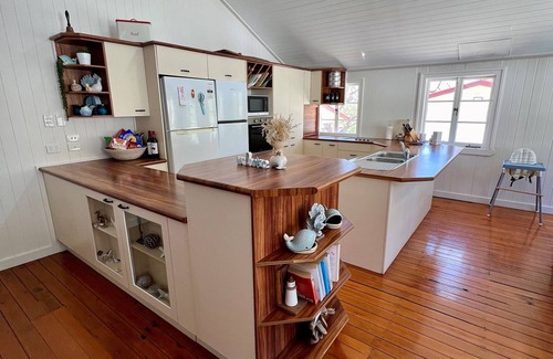Somerset Dam House | Experience Schoolhouse Somerset Dam - Perfect for 16 Guests!