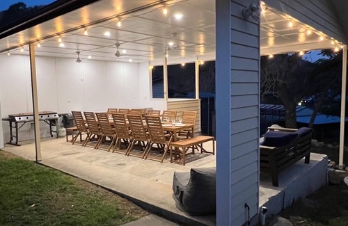 Somerset Dam House | Experience Schoolhouse Somerset Dam - Perfect for 16 Guests!