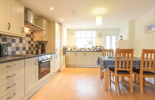 Alnmouth Cottage | Pet-Friendly Schooner Court No2: Ideal Country Getaway