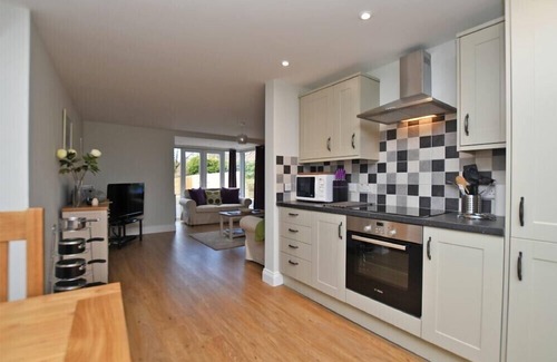 Alnmouth Cottage | Pet-Friendly Schooner Court No2: Ideal Country Getaway