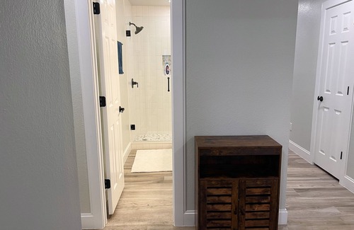 Pflugerville House | Experience Tranquil Serenity at Schrödinger's Paradox Hotel