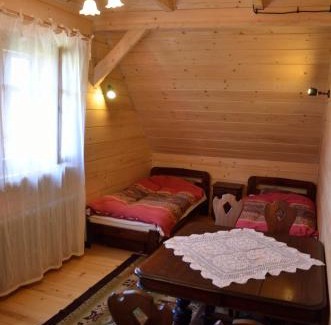 Komancza Bed & Breakfast | Discover Schronisko Górskie nad Smolnikiem: Pet-Friendly Stay