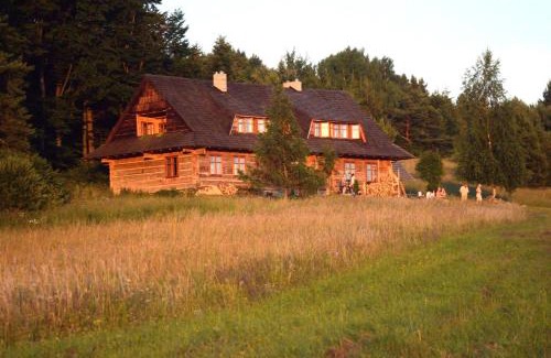 Komancza Bed & Breakfast | Discover Schronisko Górskie nad Smolnikiem: Pet-Friendly Stay