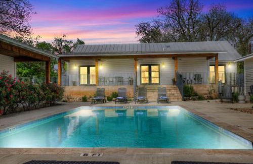 Fredericksburg House | Relax at Schubert Inn with Pool and Spa Amenities