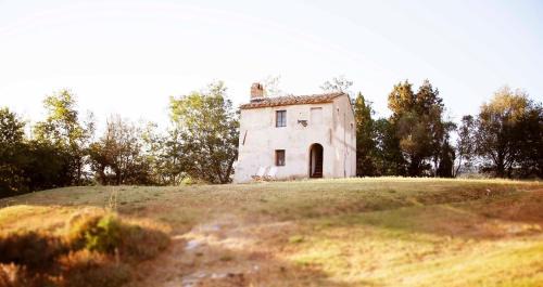 Gello House | Cozy Retreat for Two in Montecatini Val di Cecina