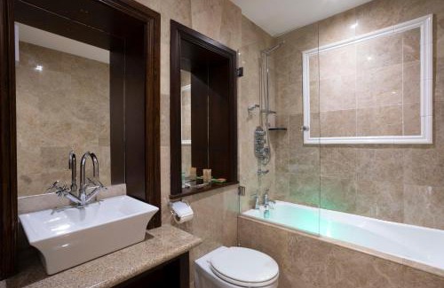 Schull Hotel | Beautiful Schull Harbour Hotel with Oceanfront Pool Access