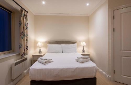 Schull Hotel | Beautiful Schull Harbour Hotel with Oceanfront Pool Access