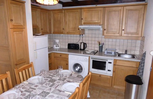 Les Contamines-Montjoie Apartment | Gather in Comfort at Résidence Schuss for 8 Guests