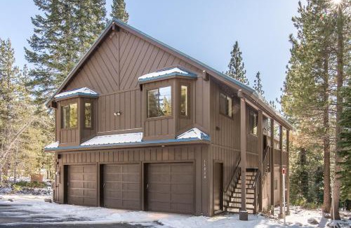 Truckee House | Experience Schussing Paradise: Ocean View & Private Beach
