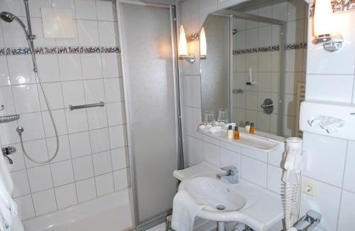 Breitenbach am Inn Hotel | Cozy Schwaiger Hotel: Family-Friendly with Breakfast Included