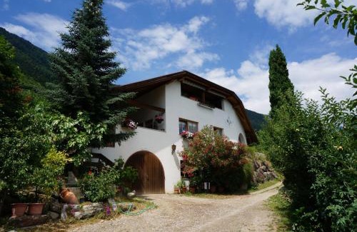 Cermes Apartment | Charming Schwaningerhof: Guest Rated 9.4, Pet Friendly & Breakfast