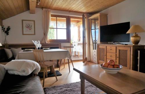 Cermes Apartment | Charming Schwaningerhof: Guest Rated 9.4, Pet Friendly & Breakfast