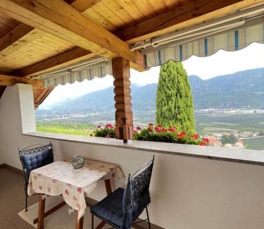 Cermes Apartment | Charming Schwaningerhof: Guest Rated 9.4, Pet Friendly & Breakfast