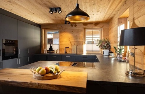 Bad Peterstal-Griesbach Apartment | Experience Schwarzwald Chalet - Pet Friendly Retreat for Families