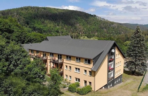 Schwarzburg House | Schwarzatal meadow view