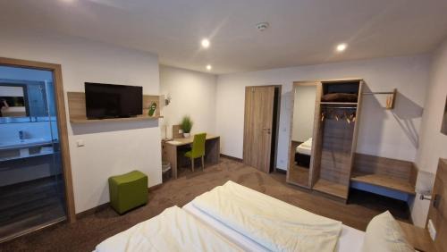 Ipsheim Hotel | Discover Schwarzer Adler - Hotel Garni, Child-Friendly Stay