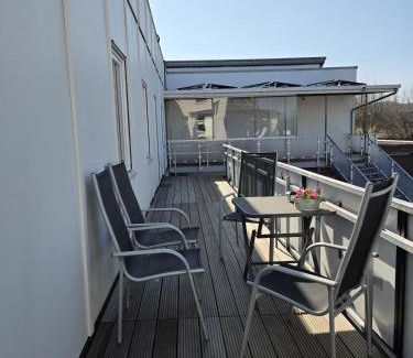 Calw Apartment | Schwarzwald Lodge OG - Perfekt für Familien und Gruppen