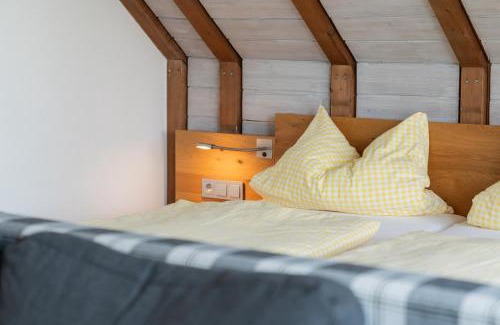 Uehlingen-Birkendorf House | Guest Rated: Schwarzwald-Pension Fechtig with Family Dining