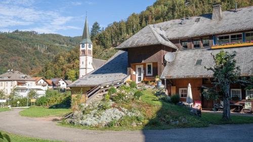 Geschwend Apartment | Explore Schwarzwaldferienwohnung Oberle: Pet-Friendly Retreat