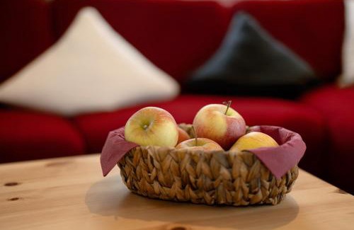 Oberkirch Apartment | Discover Schwarzwaldglück: Family-Friendly Retreat with a 10/10 Score