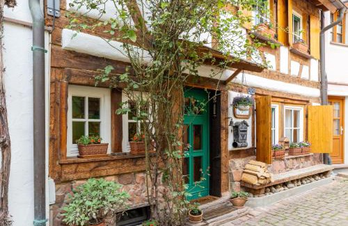 Barocke Altstadt House | Relaxing Schwarzwaldstübchen Near Europa-Park with Hot Tub