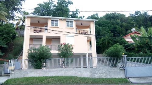 Tartane Apartment | Oceanfront Haven at SCI DRELA with 9.1/10 Guest Rating
