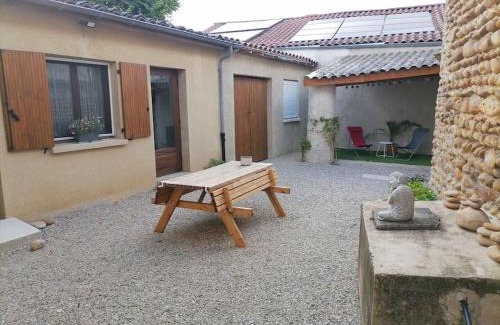 Albon Apartment | Ideal Getaway at SCI la malinoise - Pet Friendly & Family Fun