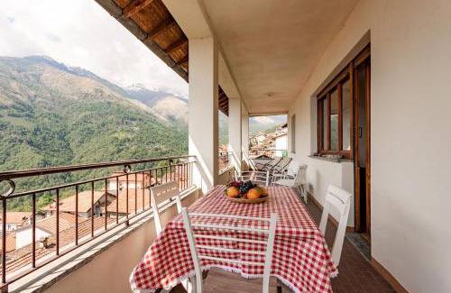 Garzeno Apartment | Scenic Sciura Elena's Terrace: Breathtaking Views Await