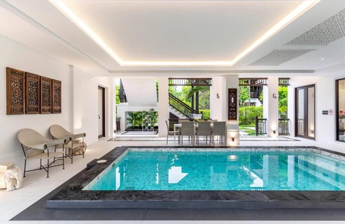 Su Thep Villa | Elegant Villa with Luxe Pools & Breakfast in City Area