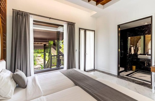 Su Thep Villa | Elegant Villa with Luxe Pools & Breakfast in City Area