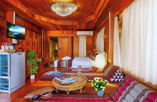 Samnak Thon Hotel | Unforgettable SCN Resort & Spa: Ocean Views and Pool Access