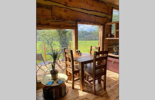Brazzacott Villa | Pet-Friendly Scollas Lodge with Hot Tub & Kitchen Amenities