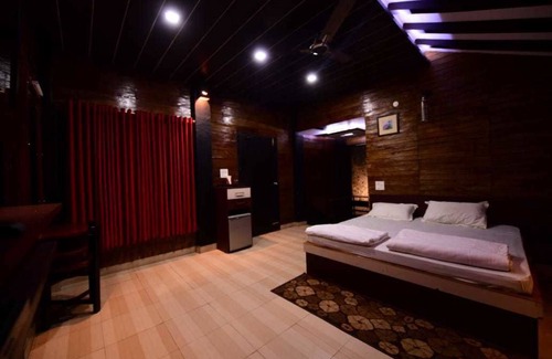 Auli Hotel | Relax at Scorpio Clubs & Resorts with Pool and Dining
