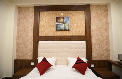Auli Hotel | Relax at Scorpio Clubs & Resorts with Pool and Dining