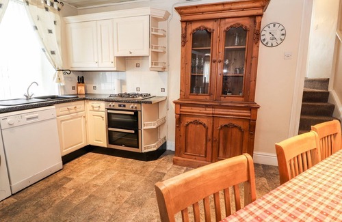Trevor House | Dog-Friendly Scotch Hall Cottage with Breakfast in Trevor