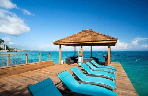 Ocho Rios Villa | Scotch on the Rocks: Waterfront Retreat with Family-Friendly Fun