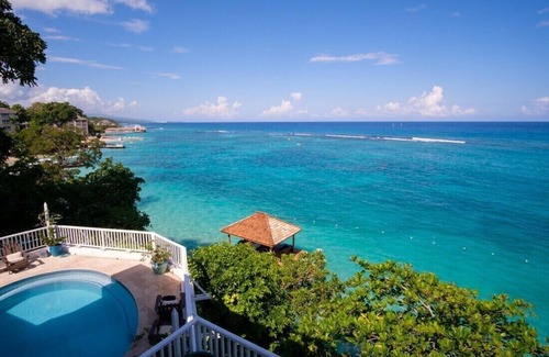 Ocho Rios Villa | Scotch on the Rocks: Waterfront Retreat with Family-Friendly Fun