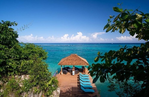 Ocho Rios Villa | Scotch on the Rocks: Waterfront Retreat with Family-Friendly Fun