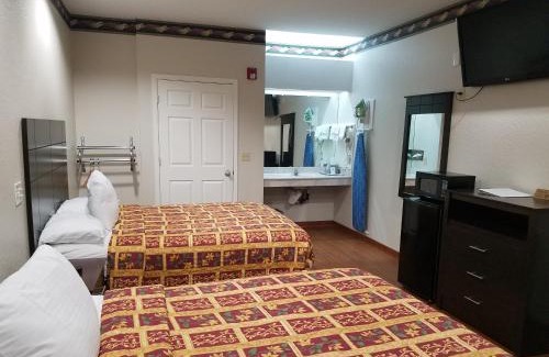 East Downtown Houston Hotel | Welcoming Scott Inn & Suites in Vibrant Downtown Houston