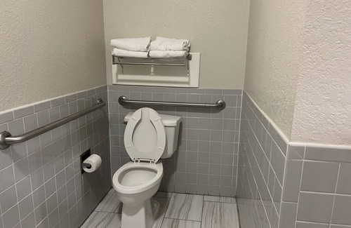 East Downtown Houston Hotel | Comfortable Scott Inn Suites in Vibrant Downtown Houston